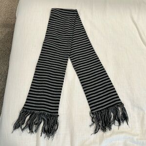 Black and grey scarf